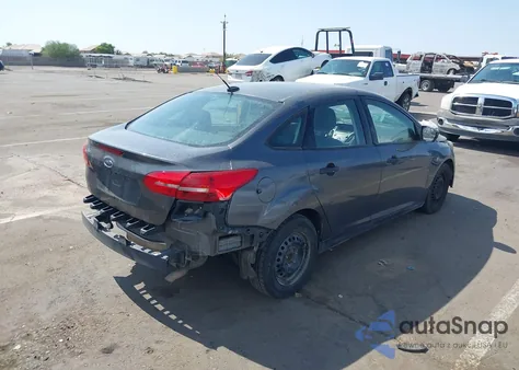 2017 Ford Focus S z USA, uszkodzony, nr VIN 1FADP3E2XHL318717